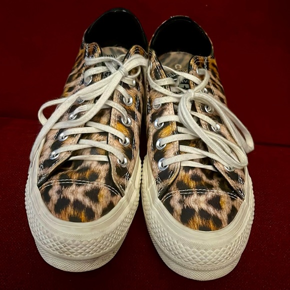Converse Low Top Platform Leopard Sneakers: Size 7.5 - Picture 1 of 8